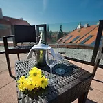 Ea Embassy Hotel