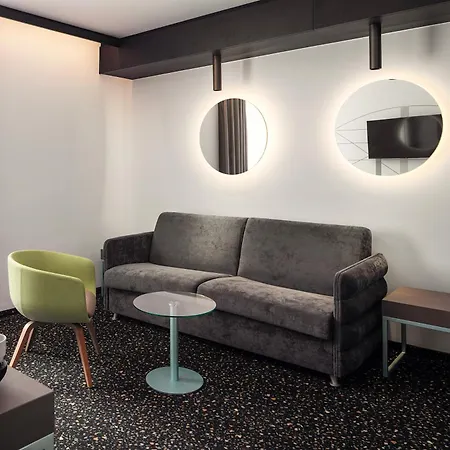 Hotel Ea Embassy 4*