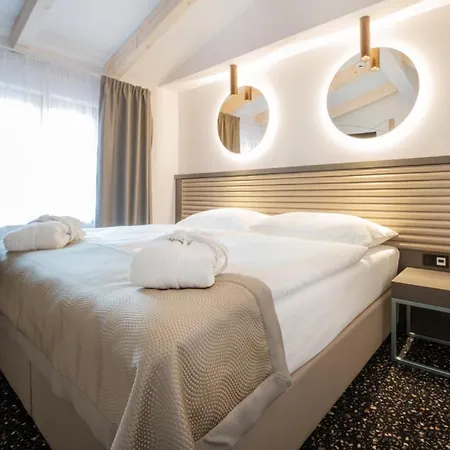 Ea Embassy Hotel 4*