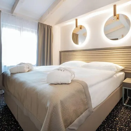 Ea Embassy Hotel