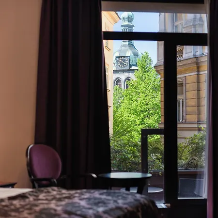 Hotel Ea Embassy